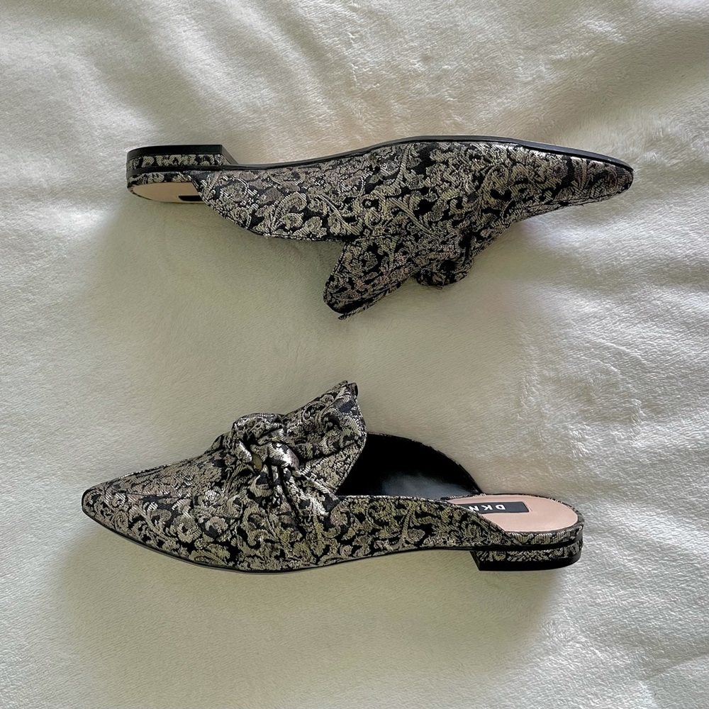 DKNY Pier Bow black & gold pointed toe mule flats